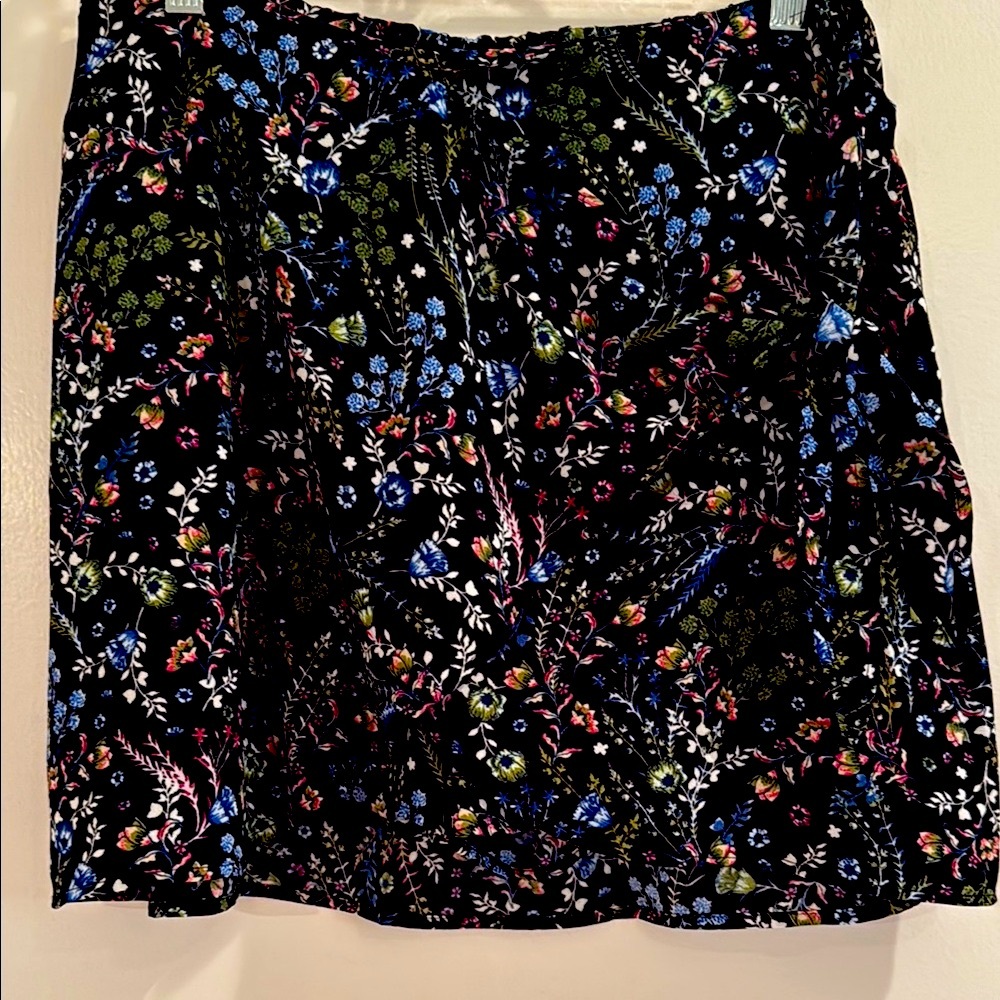 🌞NWT Floral Black Mini Skort by DR2 (L)
